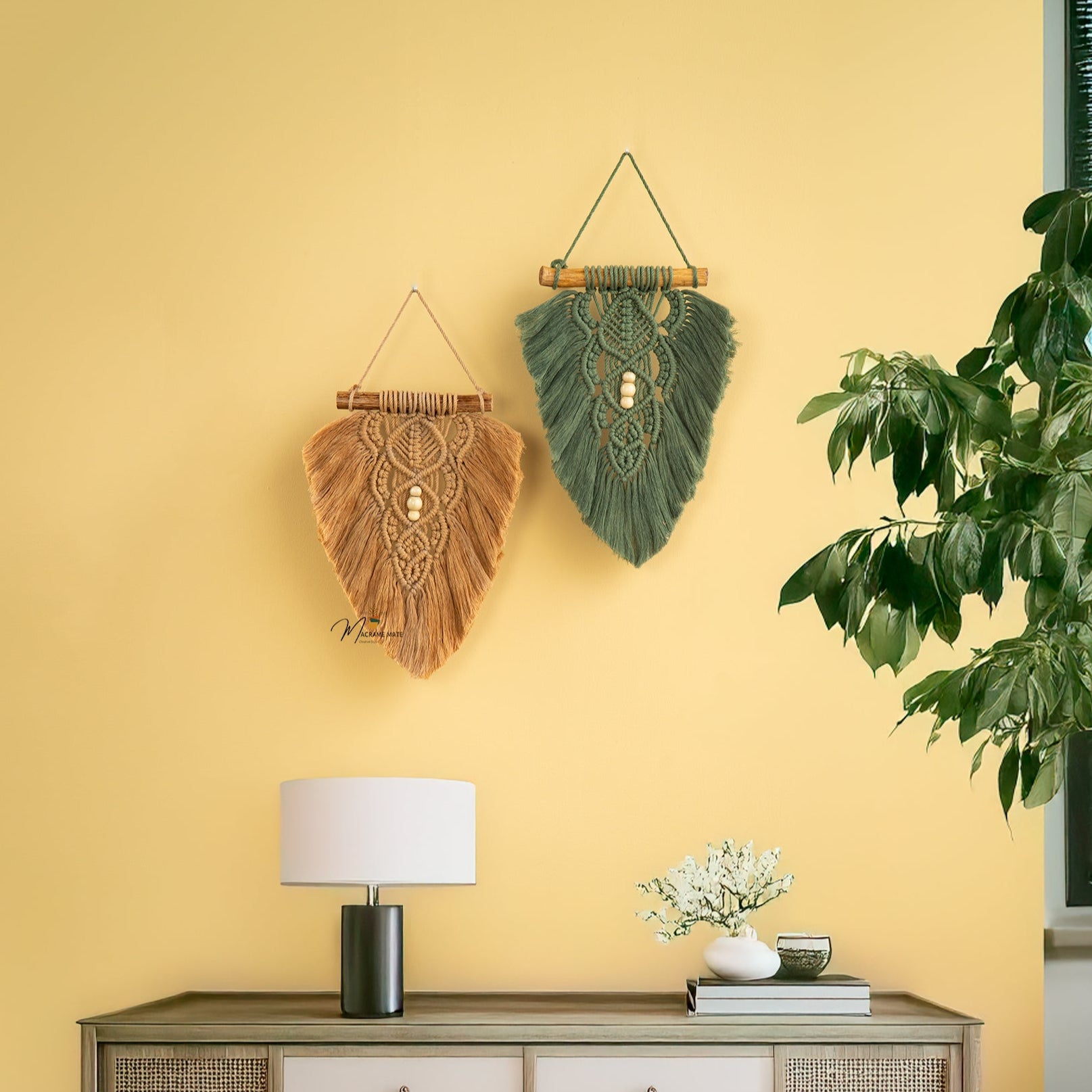 Boho macrame leaf wall decor, ideal for stylish and cozy rooms